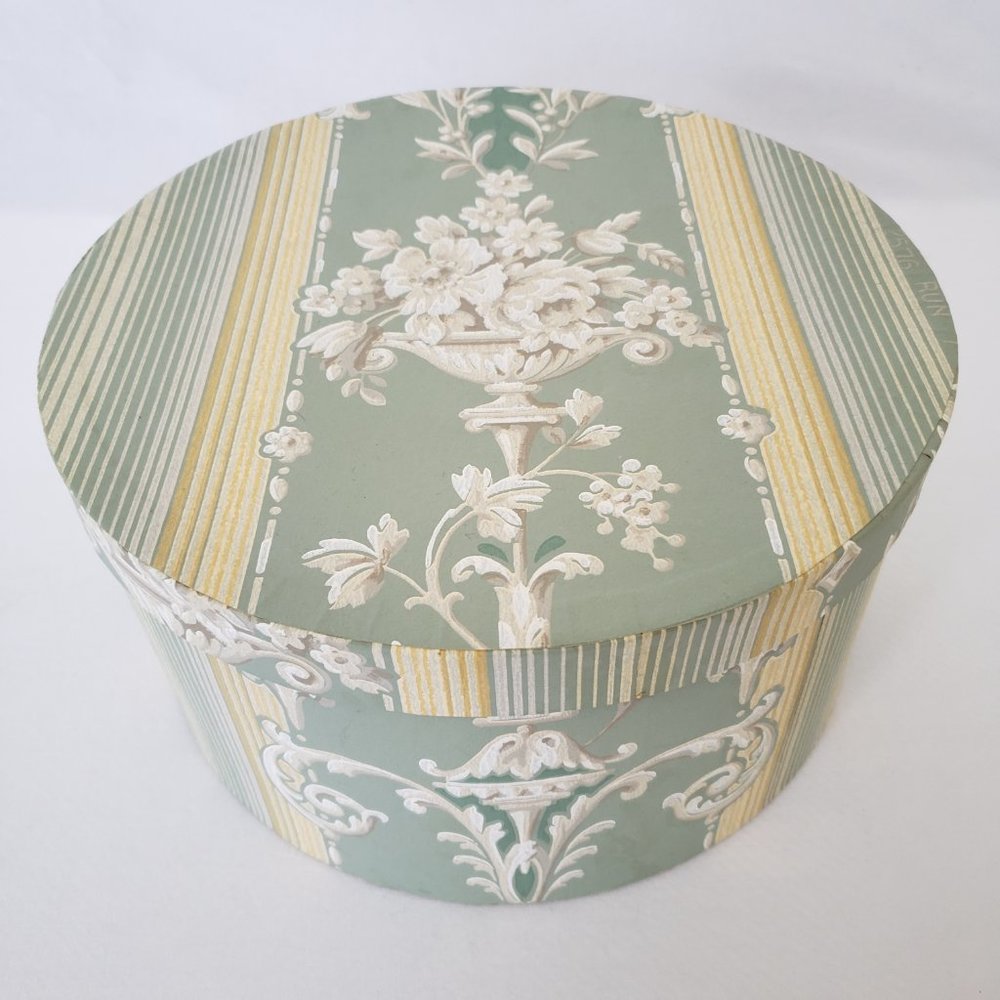Med Vintage Wallpaper Covered Hat Band Box-1940/50 Minty Flower Basket-10" Diam